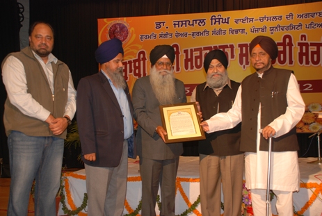 Dr. Jagir Singh being presented Senior Fellowship at the Function